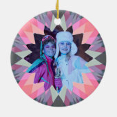 カスタムピンク灰色クリスマススター家族の写真ギフト セラミックオーナメント (裏面)