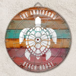 カスタムファミリーネーム素朴ビーチハウスダートボード ダーツボード<br><div class="desc">このダーツボードを自分の家族の名前でパーソナライズする。Blackberry Boulevardによって設計。</div>