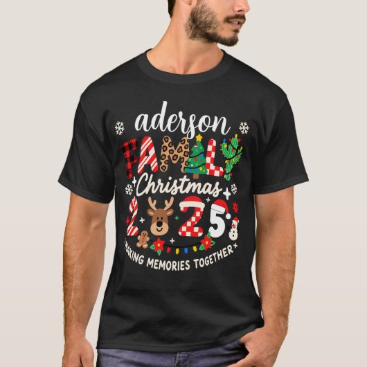 カスタムファミリーネーム クリスマス2025 フェスティブホリデー Tシャツ (正面)
