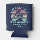 カスタムファミリーバケーションレトロトロピカルビーチトリップ 缶クーラー (裏面)