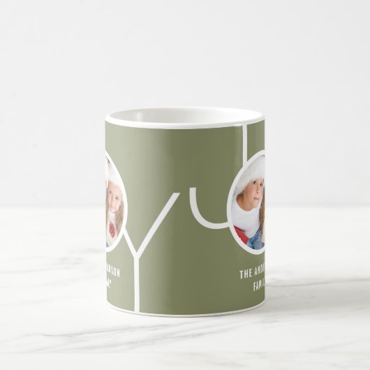 カスタムファミリーホリデークリスマスフォトグリーン コーヒーマグカップ (中央)