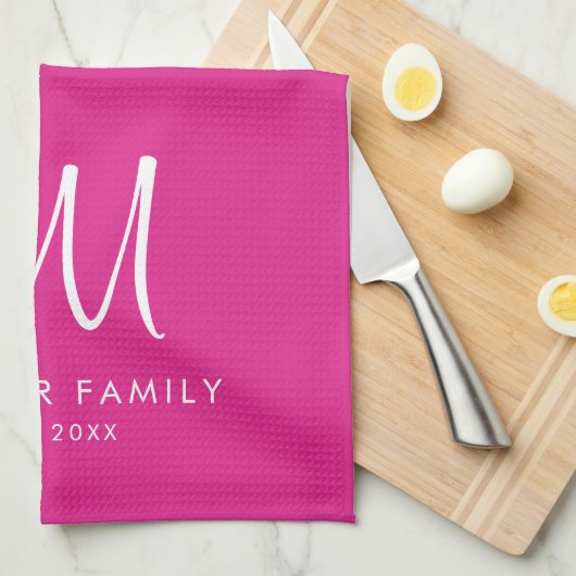カスタムファミリー名モノグラムテンプレートトレンディーピンク キッチンタオル (四つ折り)
