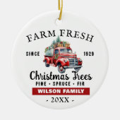 カスタムファームフレッシュヴィンテージレッドトラッククリスマス セラミックオーナメント (正面)