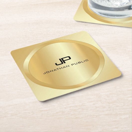 カスタムフェイクエレガント金ゴールドモノグラムモダンテンプレート スクエアペーパーコースター (アングル)