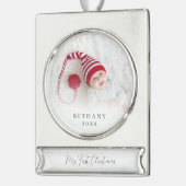 カスタムフォトオーバーレイ名ベビー初めてのクリスマス シルバープレートバナーオーナメント (左)