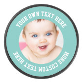 カスタムフォトパーソナライズされたティール（緑がかった色）緑 アイスホッケーパック (正面)