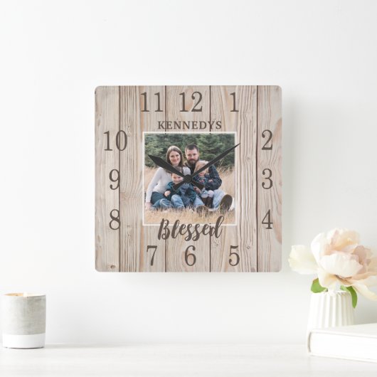 カスタムフォトファミリー名素朴ウッドファームハウス スクエア壁時計 (ホーム)