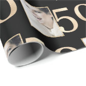 カスタムフォトブラックと金ゴールド50誕生日 ラッピングペーパー (ロールコーナー)