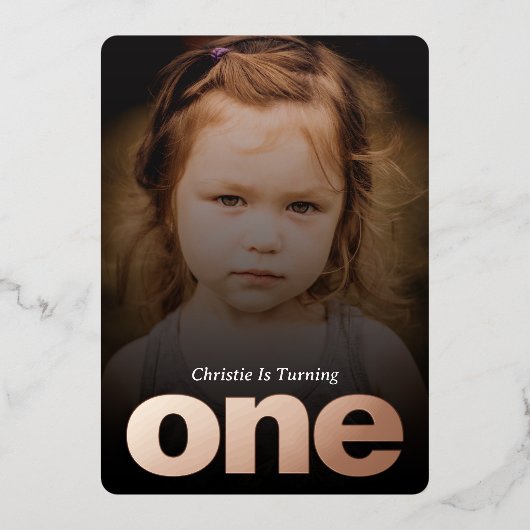 カスタムフォトミニマリスト1st誕生日フォイルインビタティ 箔招待状 (正面)