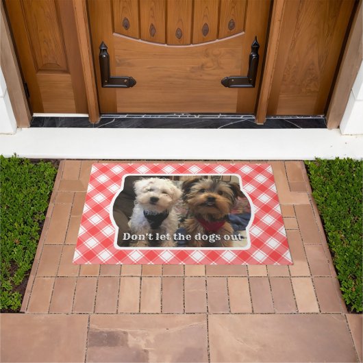 カスタムフォトレッド&ホワイトカントリーファームハウスプレイド ドアマット (室外)