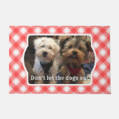 カスタムフォトレッド&ホワイトカントリーファームハウスプレイド ドアマット (正面)