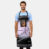 カスタムフォトロゴコーヒーショップレストランパブピンク エプロン (着用した状態)