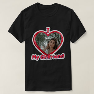 カスタムフォト付きトレンディーな「彼女大好き」赤ハートTシャツ Tシャツ