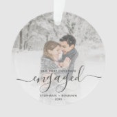 カスタムフォト初めてのクリスマスグ婚約したレースクリプト オーナメント (正面)