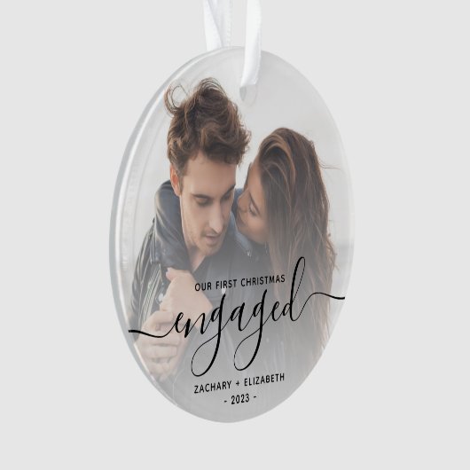カスタムフォト初めてのクリスマス婚約したブラックスクリプト オーナメント (正面)
