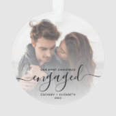 カスタムフォト初めてのクリスマス婚約したブラックスクリプト オーナメント (裏面)