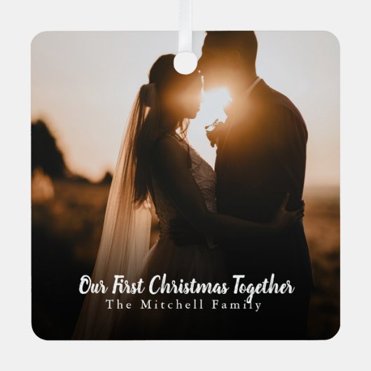 カスタムフォト文字が初めてのクリスマスを結合 メタルオーナメント (正面)