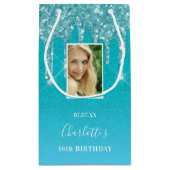 カスタムフォト誕生日ティール（緑がかった色）ブルーグリッタードライブ名 スモールペーパーバッグ (裏面)