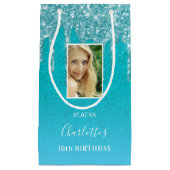 カスタムフォト誕生日ティール（緑がかった色）ブルーグリッタードライブ名 スモールペーパーバッグ (正面)