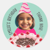 カスタムフォト誕生日感謝していパーティーハットピンクケーキ ラウンドシール (正面)
