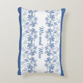 カスタムフローラインジゴ縁どブルー枕 アクセントクッション (裏面(縦))