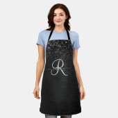 カスタムブラックグリッタースパークルモノグラム エプロン (着用した状態)
