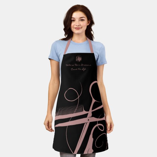 カスタムブラックピンクのロゴのモットヘアツール エプロン (着用した状態)