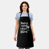 カスタムブラック・シェフ・マママワインが必要パーソナライズされた エプロン (着用した状態)