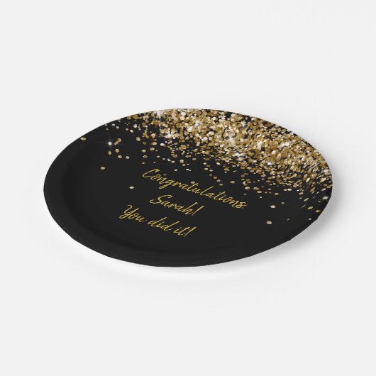 カスタムブラック&金ゴールド卒業パーティーグリッター ペーパープレート (アングル)