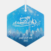 カスタムブルークリスタルスノー&フォレストメリークリスマス ガラスオーナメント (裏面)