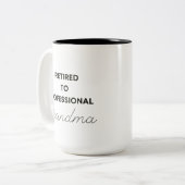 カスタムプロフェッショナルおもしろいおばあちゃんTwに退職 ツートーンマグカップ (正面左)