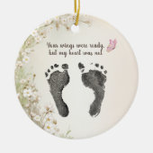 カスタムベビーの足プリントワイルドフラワーメモリ セラミックオーナメント (正面)