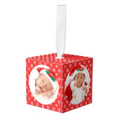 カスタムベビー赤とサンタの雪片 キューブオーナメント (正面アングル)