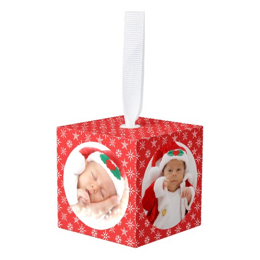 カスタムベビー赤とサンタの雪片 キューブオーナメント (正面アングル)