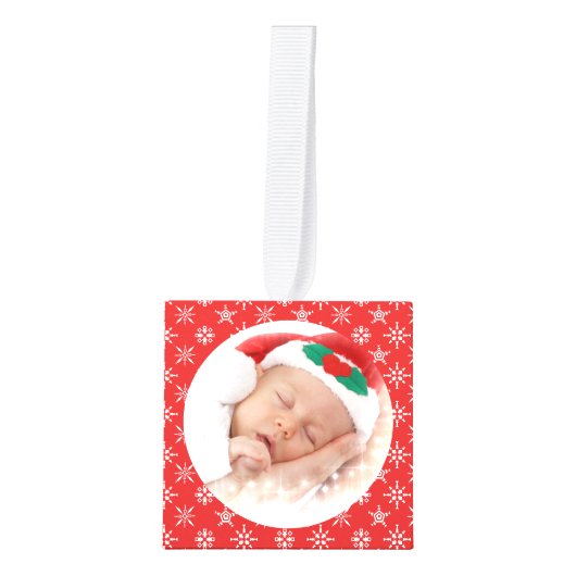 カスタムベビー赤とサンタの雪片 キューブオーナメント (正面)