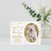 カスタムペット写真金ゴールドスターズ子犬誕生日 インビテーションポストカード (スタンド正面)