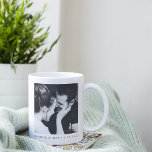 カスタムミニマル白黒カップル写真結婚の コーヒーマグカップ<br><div class="desc">ミニマカスタムリスト白黒カップル写真のコーヒ結婚ーマグ</div>