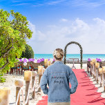 カスタムメイド・オブ・オーナー（花嫁付き添い人）結婚バチェロレッテ デニムジャケット<br><div class="desc">独自のを作カスタム成， パーソナライズされた，シック，クール，頑丈な魅力，レトロブライダルパーティスタイル，永続アピール，ファッションアイコン，おもしろい，スクリプト//クール, ，の素晴らしいの女性のブルーコットン – ジャンのジャケット/デニムジャケット。おもしろいのtouchを追加しゃれているし、任意の結婚式の日。にはカスタマイズ、単にメイド・オブ・オーナー（花嫁付き添い人）名を入力。ブライダルシャワースタイリッシュ、バチェロレッテ、結婚披露宴のためのメイド・オブ・オーナー（花嫁付き添い人）のためのジャケット。</div>