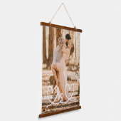 カスタムモダンイニシャルカップル愛フォトキープサケ 吊り下げ型タペストリー (傾斜あり)