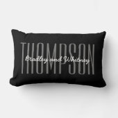 カスタムモダン黒の姓 ランバークッション (正面)