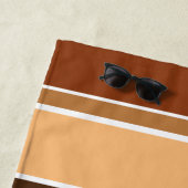 カスタムライトタンコーラルレッドダークブラウンストライプズ ビーチタオル (インサイチュ)