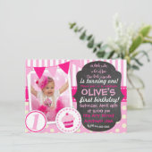 カスタムリトルカップケーキ1歳の誕生日の招待状 招待状 (スタンド正面)