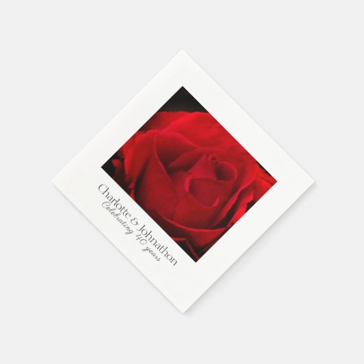 カスタムルビー40結婚周年を迎えた赤いバラ スタンダードカクテルナプキン (角)