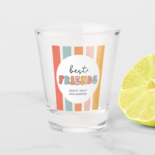カスタムレトロ友最高の人BFFsかわいいベスティーズのギフト ショットグラス (正面)