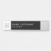 カスタムロゴのクリーン白黒ミニマル サインプレート (正面)