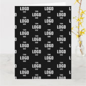 カスタムロゴのブランド – 黒い折り畳みグリーティ カード (黄色い花)