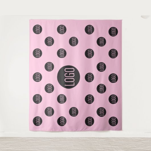 カスタムロゴの背景会社のピンクのステップとリピート タペストリー (正面)
