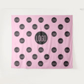 カスタムロゴの背景会社ピンクのステップアンドリピート タペストリー (正面(横))