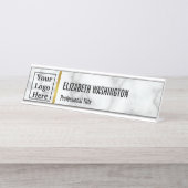 カスタムロゴを白い大理石でエレガント表示 デスクネームプレート (正面)