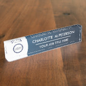 カスタムロゴエレガントネービーブルー デスクネームプレート (側面)